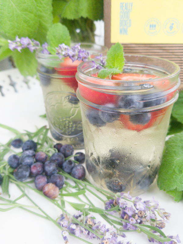KatieFemia's tweet photo. Gear up for summer with this Lavender &amp; Berries Sangria recipe using @RGBoxedWine and fresh ingredients! #ad #reallygoodboxedwine #boxedwine #sangria

https://t.co/HR88dRMD8j https://t.co/nAxpiydhbt