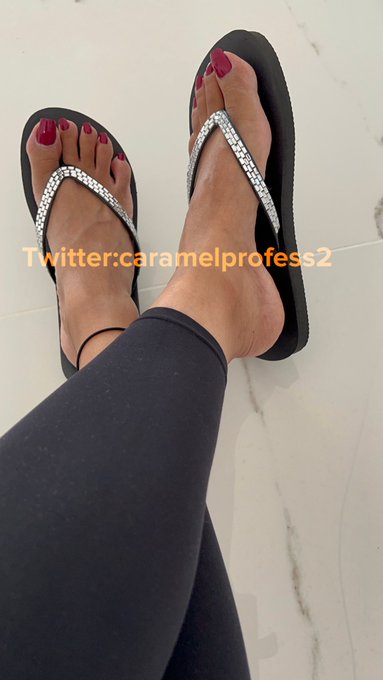 It&rsquo;s FLip FLop Friday!!!! https://t.co/S1N2g7vSmm