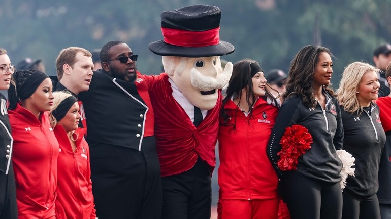 letsgopeay's tweet photo. Call us biased, but we've got the best mascot in the game.🎩

#NationalMascotDay | #LetsGoPeay https://t.co/lmMQ0b1bp1