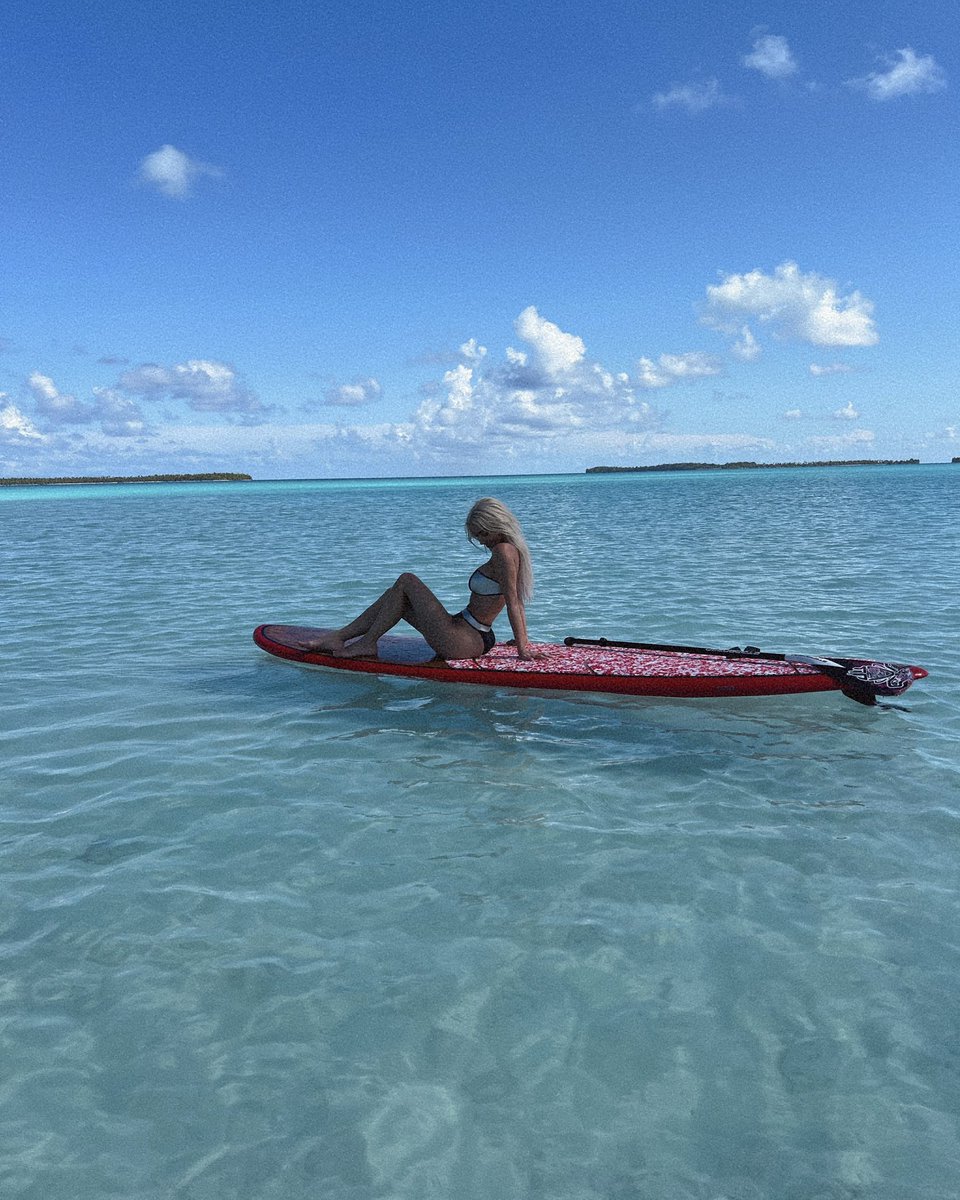 KimKardashian's tweet photo. Stranded 📍 https://t.co/jIbQj1AxEc