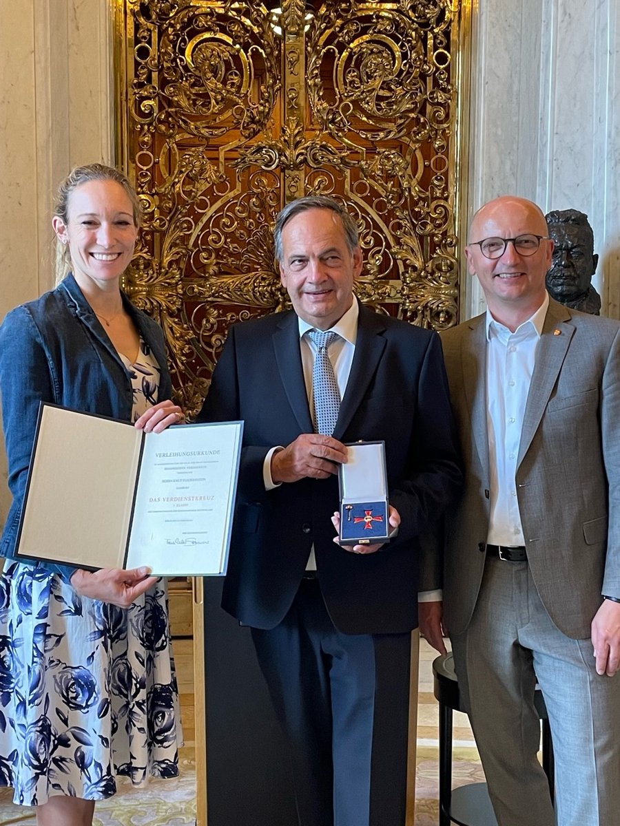 asb_see's tweet photo. #ASB Chairman, Mr Knut #Fleckenstein awarded by the Federal President of Germany
#award #volunteering #commitment #wehelphereandnow #federalmeritcross https://t.co/D77zxvEyJf