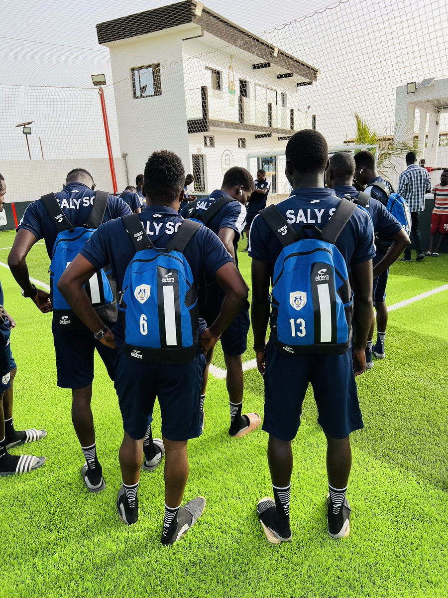 SalySportClub's tweet photo. Prêts pour l’entraînement du jour 🔵🟡 https://t.co/7FdLXOFofs