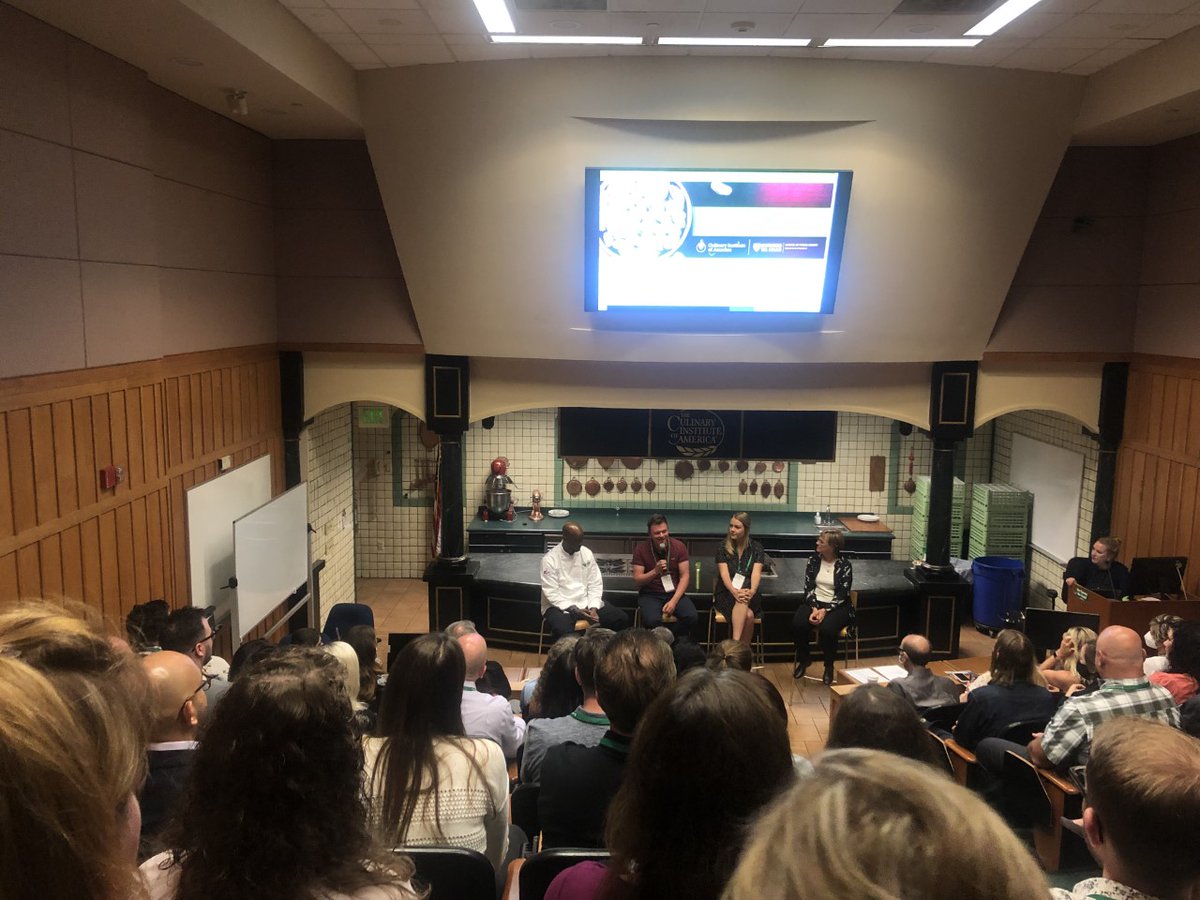 KYKitchens's tweet photo. 3 days of inspiring talks at the Menus of Change Leadership Summit. It was a packed room for Matt Tebbit of Reading Uni, the 1st uni in the UK to embrace the MoC principles &amp; Chef Christopher Williams of Uni of N Texas, the 1st uni in the US to open a vegan dining hall. #CIAMOC https://t.co/hU02uvxJOw