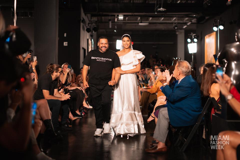 forbes.com/sites/coreinca…
Miami Fashion Week Helps Latin American Fashion Brands In Bridging The Gap

Designer Barbara Hulanicki, Fine Art Collector Gary Nader, Megan Kaspar of the MIAFW Digital Fashion Council, and Miami politicians Mayor Daniella Levine-Cava of Miami-Dade County