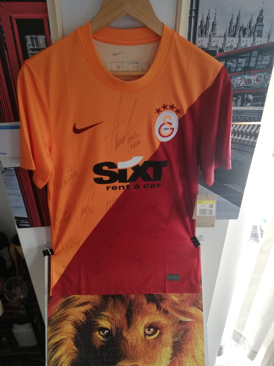 Tüm takım ıslak imzalı nike forma 😎
Nike ✔️
Gs 💸
Galatasaray 💲
