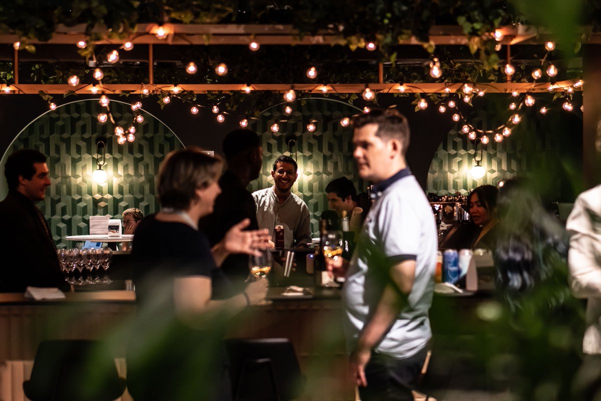 iQ Offices is officially the first and only co-working company in Montreal offering a fully serviced complimentary cafe, providing an unmatched warm beverage experience. An exclusive service for our iQ Office members and their guests, saving our members time and money.