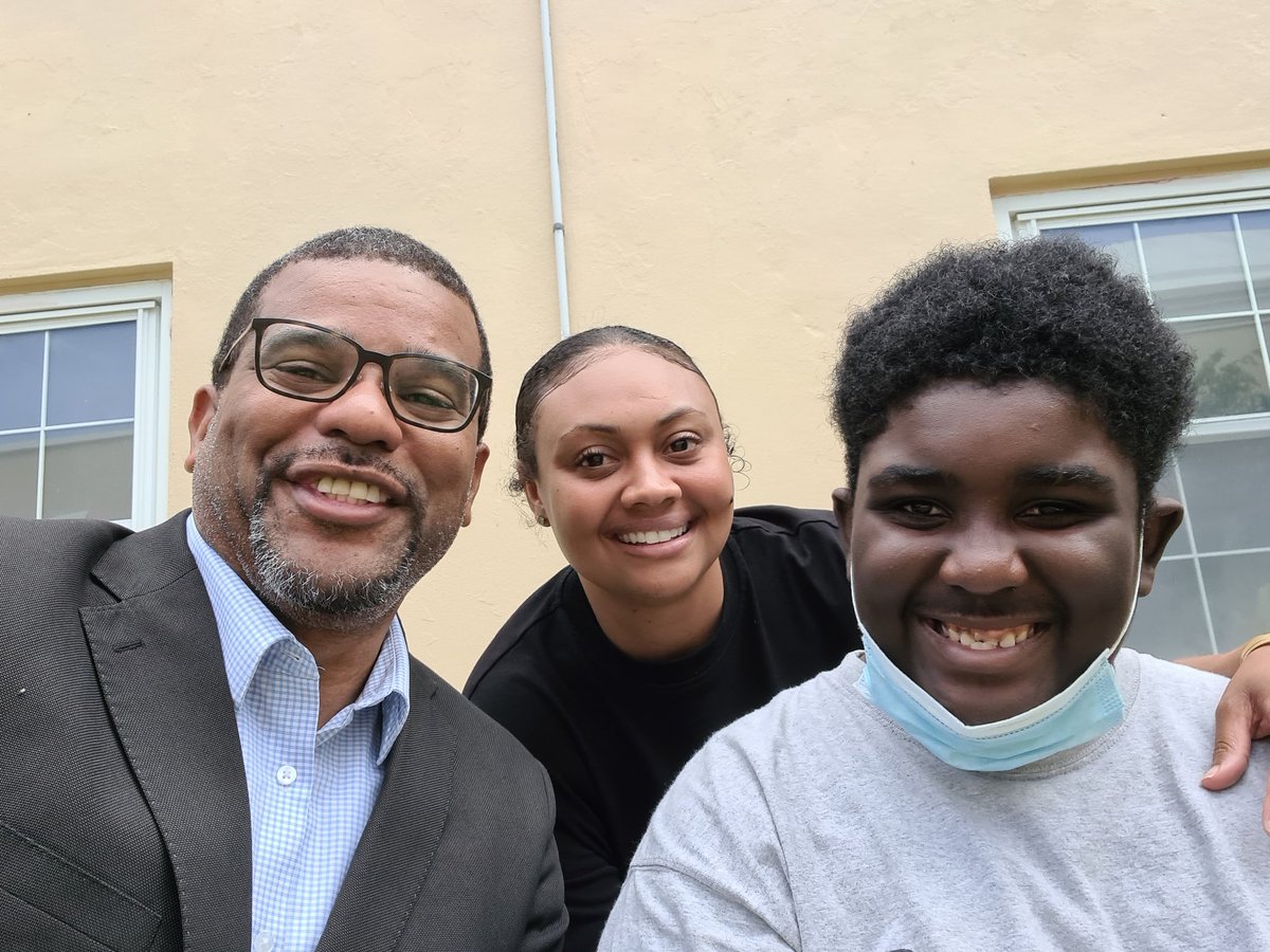 Diallo_Rabain's tweet image. While visiting @CedarBridgePri1 and the SLP teams I walked by the Functional Skills class and the students recognised me and invited me in. Spent some time talking with them. Ms Showers, Tia Kipps and Bunny Wilson keep up the good work! @BdaGovernment @learning1stbda @moedbda