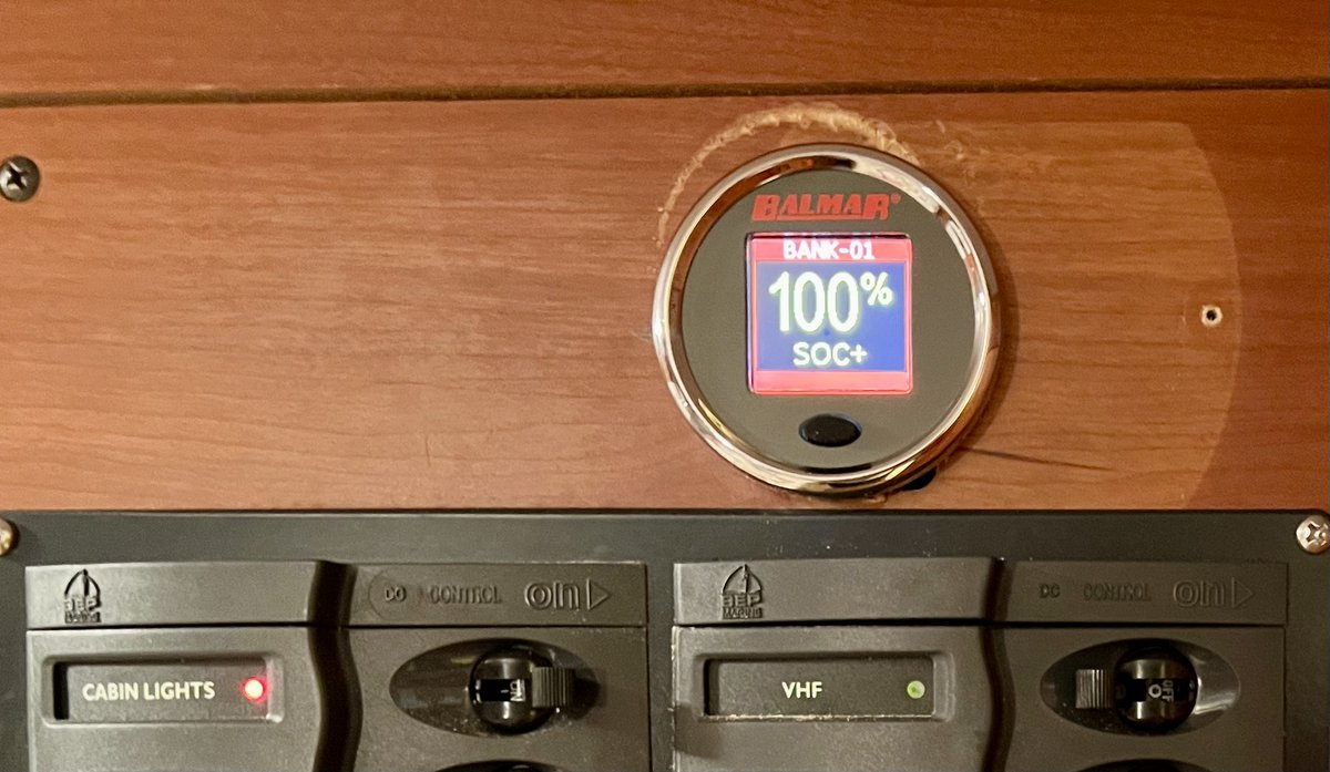 morganscloud's tweet photo. Fed up with installing @balmar SG200 battery monitor. First it was a bad cable, then, after an hour on the phone with support turns out we were shipped a beta test shunt. Missing @Victron_Energy we had on the old boat, just worked. #electronics #ontest https://t.co/EXs36HAcdv