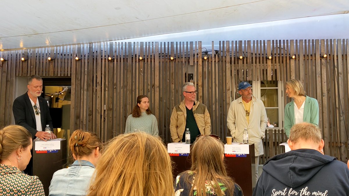 I @mandagmorgens debat fortalte jeg bl.a. om hvordan kopiark er blevet det nye eksotiske for alt for mange børn &amp; unge - fordi de sidder med hovedet inde i en bærbar på en digital læringsplatform det meste af deres skoledag. 
Tak @Formand_DSE, <a href="/ranewillerslev/">Rane Willerslev</a>  og <a href="/SthePol/">Stefan Hermann</a>