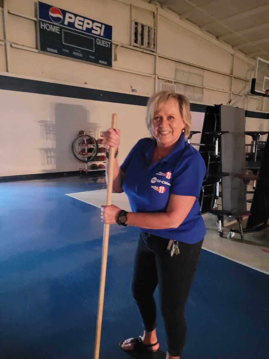 ShiraEvansJC's tweet photo. @WJHL11 lending a hand @Coalition4Kids #NexstarCares https://t.co/qHiW2bPzq6