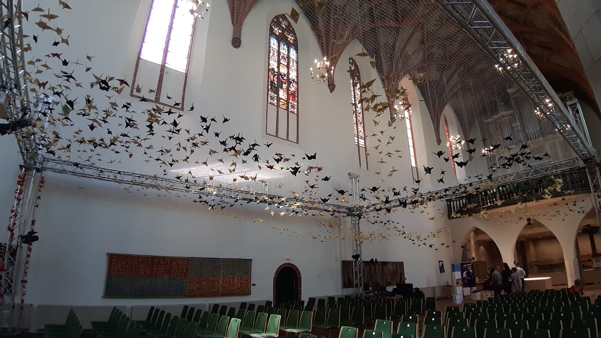 IckeBernd's tweet photo. #Halle 
Besuch in der Ulrichskirche !
Hier haben die #Hallenser
sich nach Aufruf von #Silbersalz
an dem Kunstprojekt Origami  Kraniche
beteiligt . Eine Erwähnung der beteiligten
sozialen Einrichtungen wäre wünschenswert
gewesen ! https://t.co/EUfFSJKPLg