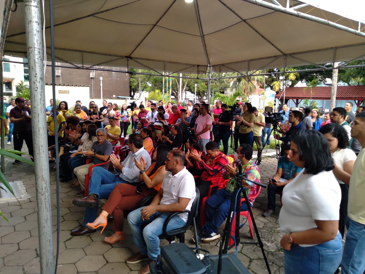 Prefeitura de Macapá e Deputada Leda Sadala repassam recurso do 'Arraiá do Mercado Centrá'
91 mil p fomentar as 19 quadrilhas juninas que será de 24 a 26 d junho
4 mil para as quadrilhas tradicionais e R$ 5 mil para as estilizadas. Já as premiações variam entre  1 mil e  3 mil