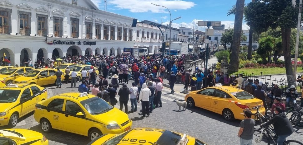 DEFENSORIAEC's tweet photo. #DPEenTerritorio | La delegación provincial de #Cotopaxi se encuentra presente en el parque Vicente León de #Latacunga donde se registra una movilización de transporte pesado y de taxis. La DPE verifica que esta manifestación se desarrolla de forma pacífica y sin novedades. https://t.co/8sQefFoEoF