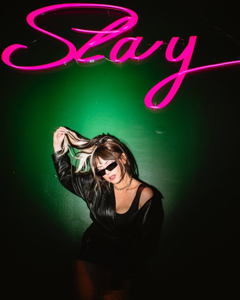 slayyyter's tweet photo. S̴̡̡̡̛̜̮̥͇̞͚̞̝̮̊̅̓̐͋̈̊̈͠͠L̸̙͖̼͍̙̙̺͙͕͍͊̆͛͗̍̇͊͌̈́̑̈́́͜Ả̶̢͎̬̗͎̹̻̲̑͑Y̴̲͓͙̻̪͔͉͎̍̃̕!! https://t.co/fjvJSMB5Qb