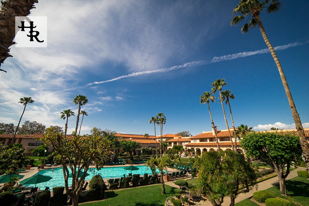 Check out these VIEWS 😍Our California hacienda-style Inn features some of the best views in the Central Valley. Enjoy our 25-meter Olympic pool, three Jacuuzi Spas, beautifully landscaped grounds, and pet-friendly designated areas. 
📲(559) 935-0717
#HarrisRanch #HarrisRanchInn