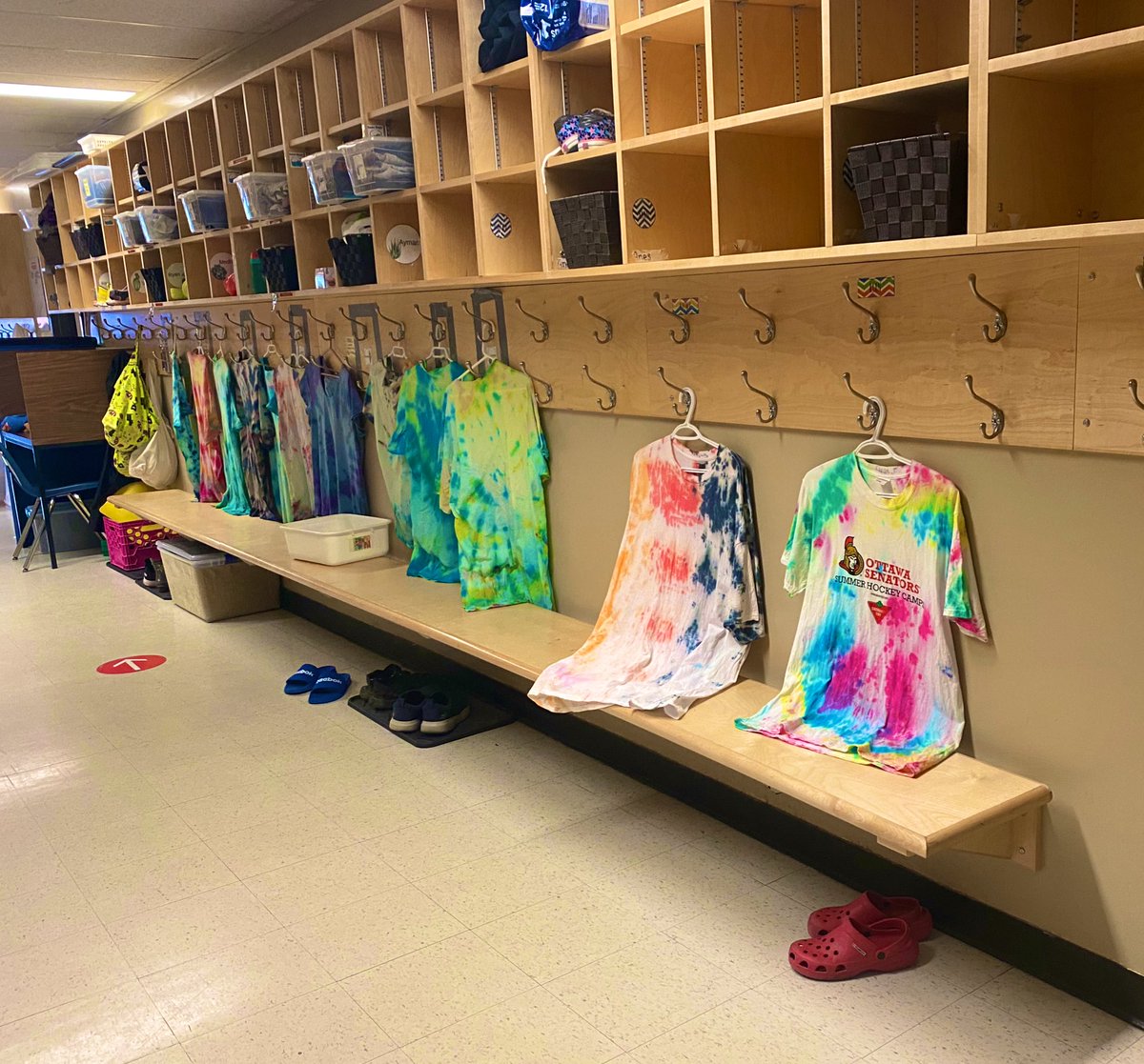 CliffordBoweyPS's tweet photo. Colour us ready for Pride Parade 🌈 @RegLavergne @OCDSB https://t.co/DojSGTsN64