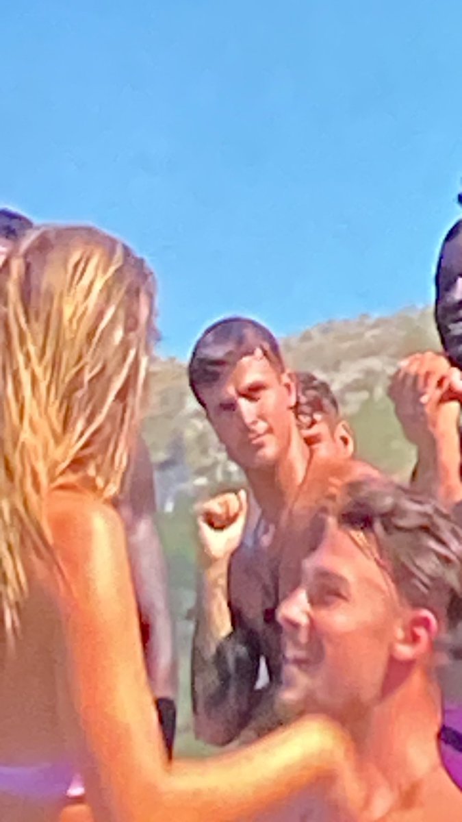 h69139374's tweet photo. Pack it up Ken #LoveIsland https://t.co/J9mlLf1iyK