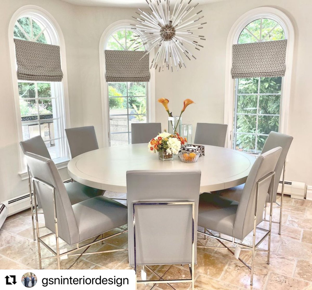 RobertAbbeyInc's tweet photo. This #bright and #airy #dining #nook by @gsninteriordesign looks like the perfect spot to relax and enjoy food and company! We love that our Andromeda #pendant was chosen for this project, adding a #unique and #modern focal point above the table. #ShiningBrighter #FineLighting https://t.co/CTtB0LHCxT