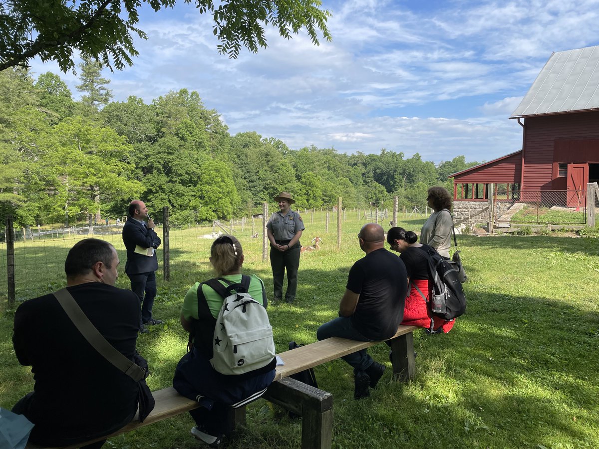 NPSInternation's tweet image. Thanks to #carlsandburghomenationalhistoricsite to share best practices in park volunteer management w/   colleagues from #sakartvelo during their visit, a joint effort between #openworldprogram, NPSOIA &amp;amp; Interior Department's International Technical Assistance Program #DOIITAP