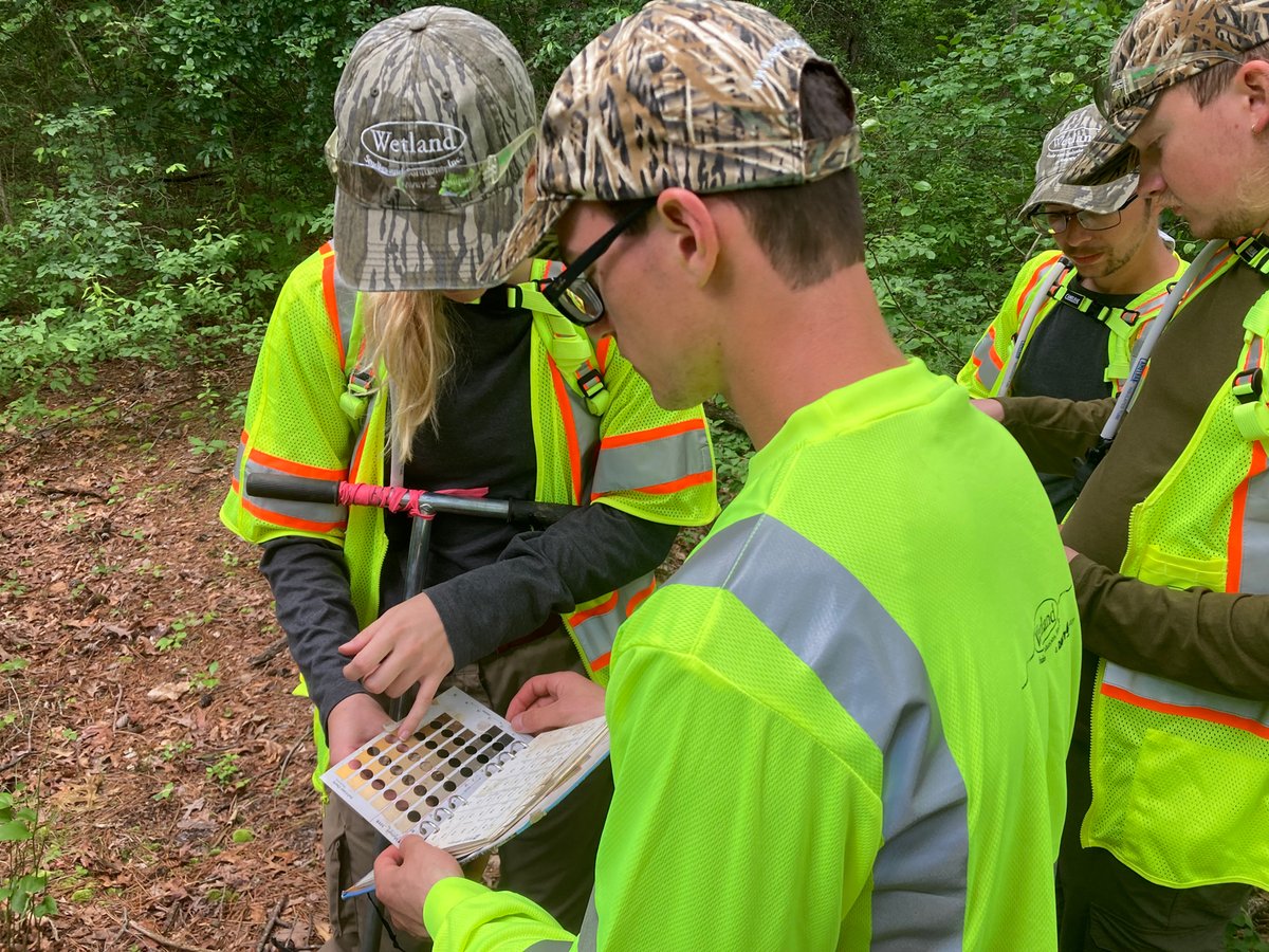 WetlandStudies's tweet photo. Our Maryland interns recently finished up an exciting two days learning all the ins and outs of wetland delineation! Training went from the classroom to the field - getting hands-on experience finding wetland boundaries. 
#internship #WSSIinterns #WSSIcareers #trainingthefuture https://t.co/QMR9MOrxUI