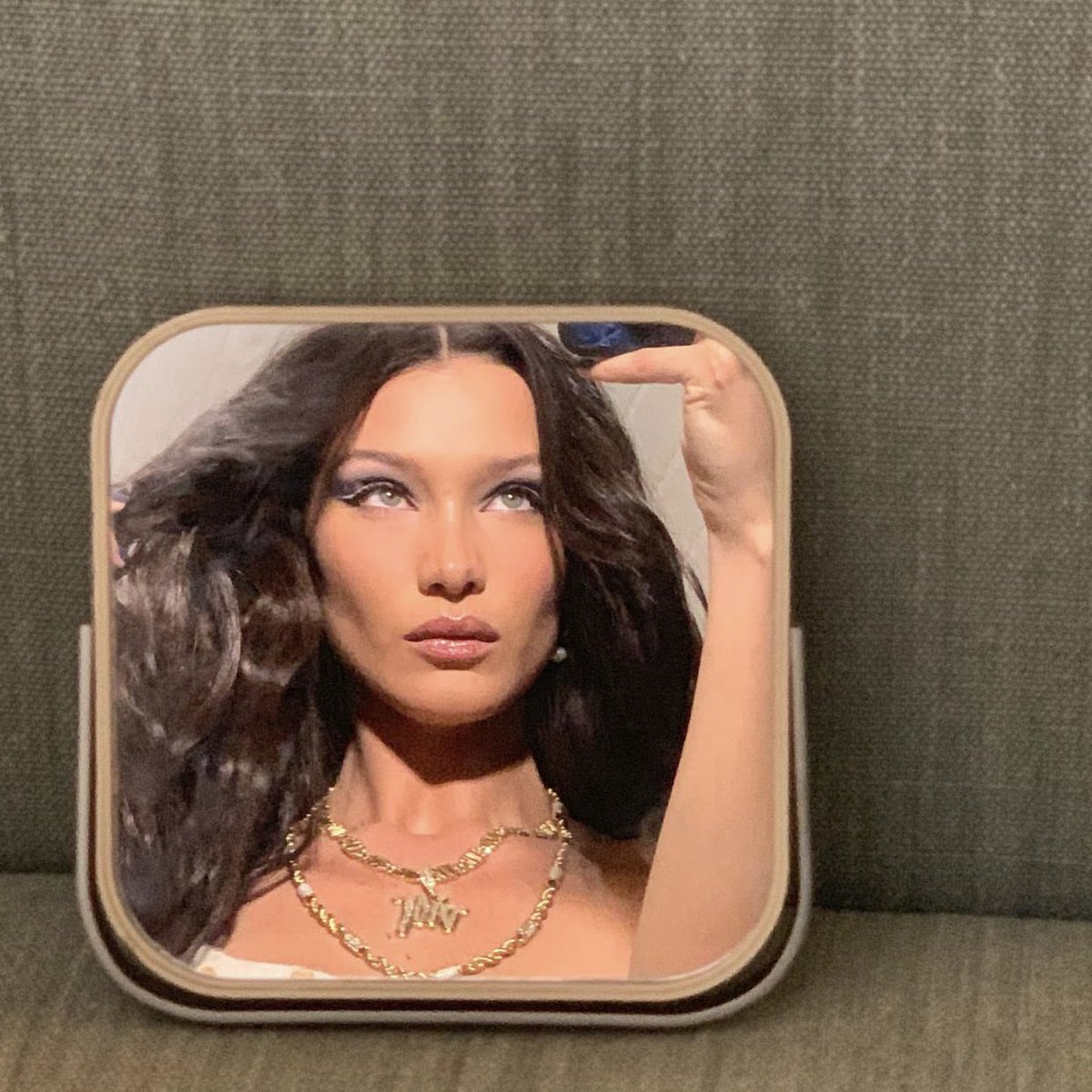 gillarry bot tweet media