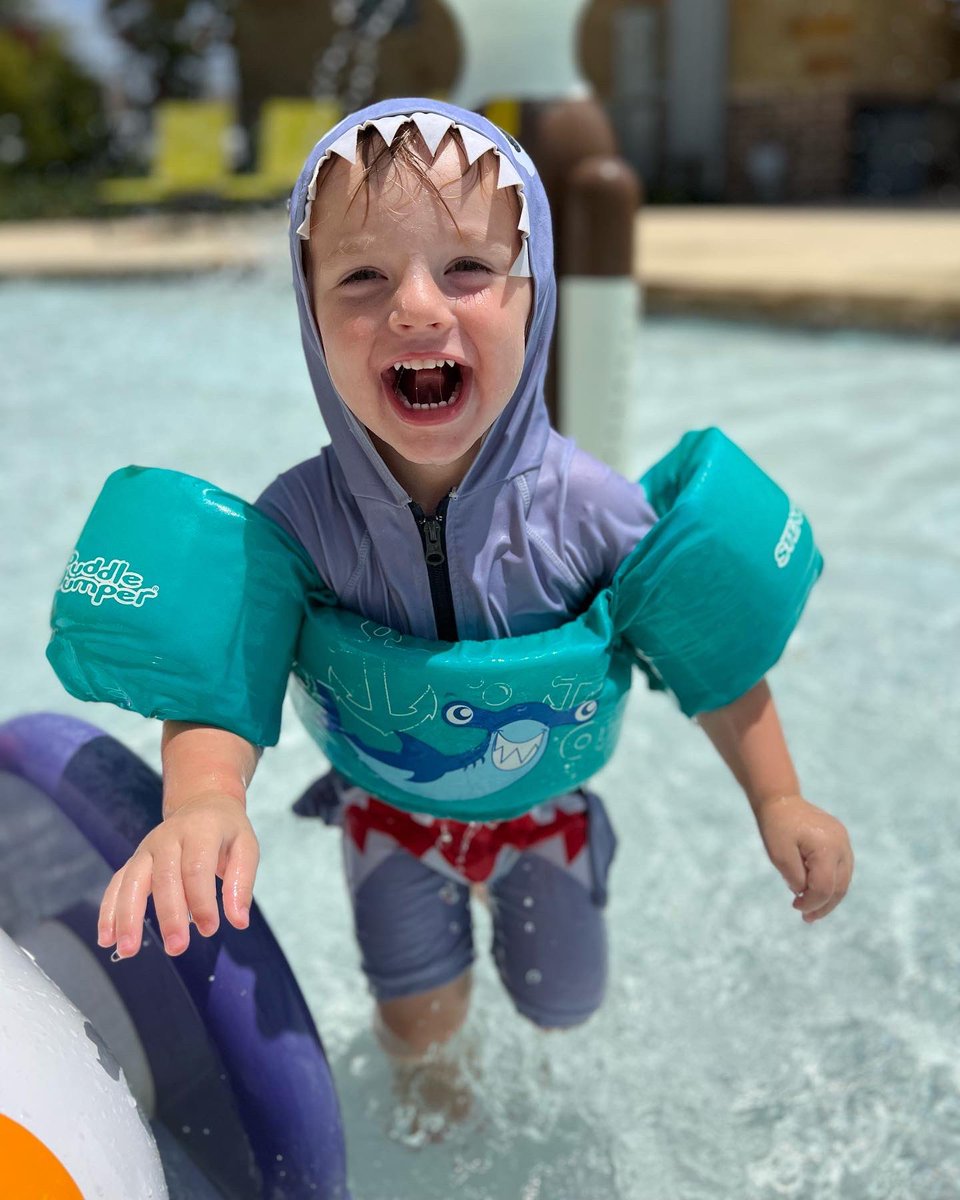 SteveCochran's tweet photo. Staying cool at the pool! 😎💦😎💦 https://t.co/NqdKZ1D9Ut