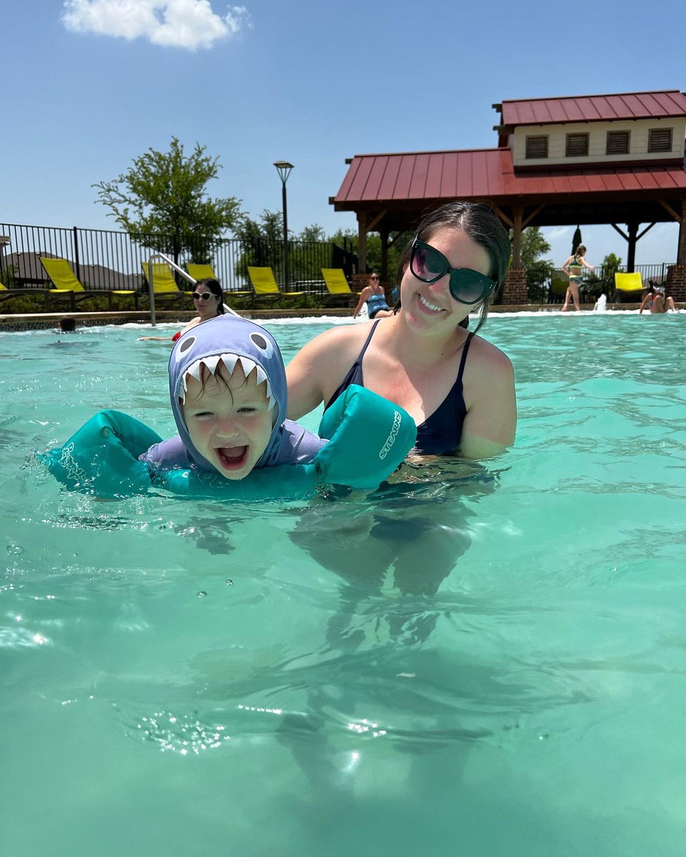Staying cool at the pool! 😎💦😎💦