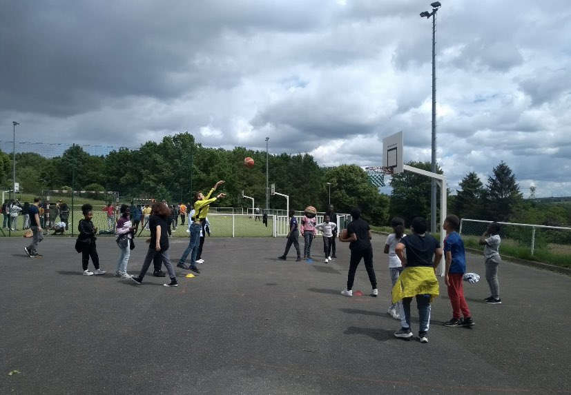 ienneuro's tweet image. Défis maths et sport bravo aux coordos pour une liaison inter-degrés qui mobilise le cycle 3 chaque année. #mureaux #rep #repplus