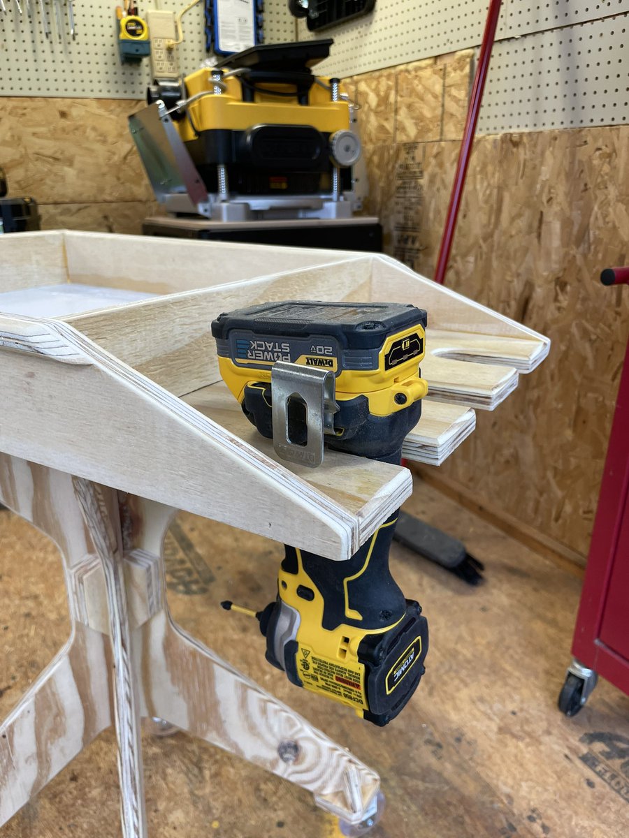 Jaxson_Davis's tweet photo. @donttrythis was inspired by your One Day Builds and made this helper tray to roll around my shop. All tab &amp; slot construction with built in tool holder! https://t.co/zTjLCP1OrS