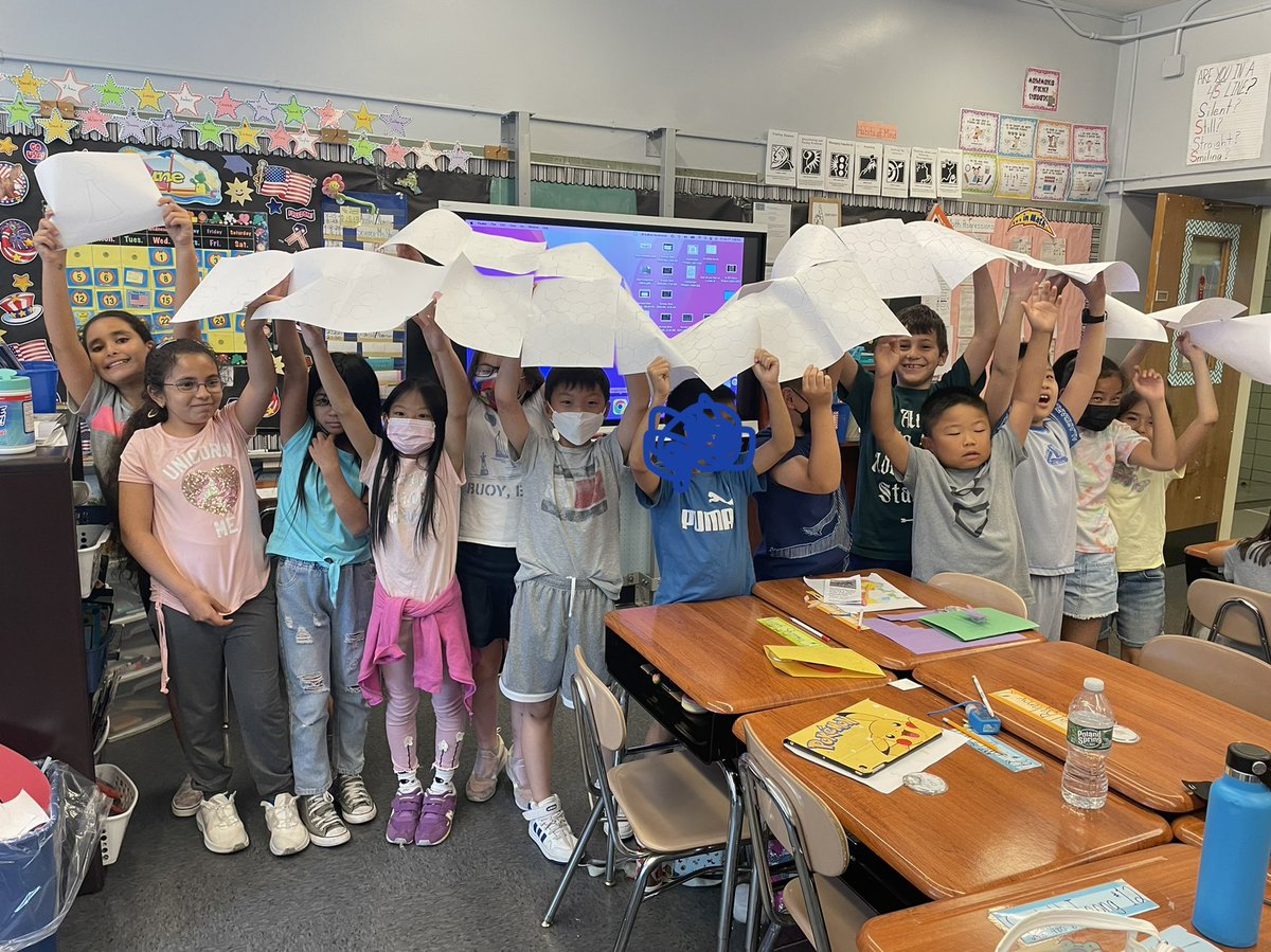jcsulli77's tweet photo. An oldie but goodie math task ‘Valuable Figures’ turned into ‘Shape Wars’! The Ss organically turned this task into a friendly competition as they helped two teams along. #divergentthinking #studentownership #mathisfun @ps50si @SIBOD31 https://t.co/HQru3fi9zO