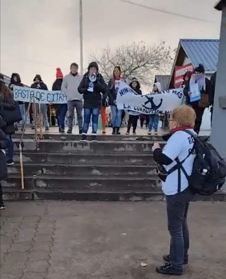 edgardodiaz1971's tweet image. A 5 años del hundimiento del Repunte, acompañe a @gabysanchez07 y  los familiares de los trabajadores desaparecidos  en la marcha de todos los 17. Seguimos pidiendo que se realizan las pericias y la derogación del DNU 145/19.  Exigimos *NINGÚN HUNDIMIENTO MAS.*