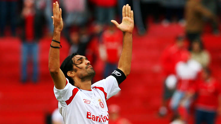 statsinter1909's tweet image. Fernandão com a camisa do inter:

⚔️ 190 Jogos
⚽ 77 Gols
🏆 5 Títulos 
‼️ Marcou o gol mil em Gre-Nais, gol na Semifinal e na Final da Libertadores 2006! 
🏅 Artilheiro Libertadores 2006

Há 18 anos, o Inter contratava o craque. Será que fez história?