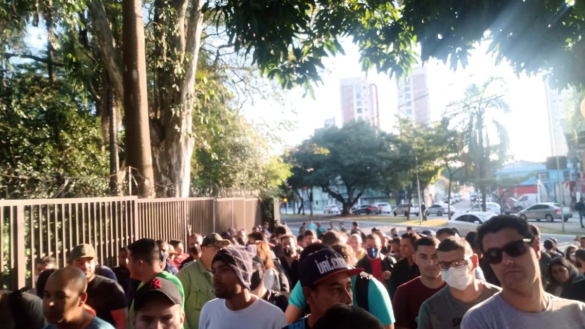 willtricolor87's tweet photo. #anuenciaAEVP2014 
@rodrigogarcia_
Governador gostaria de agradecer por honrar com a nomeação dos 1593 concursados, e externar a nossa indignação com a situação dos remanescente, que foram convocados para anuência, porém não foram chamados para assinar, autorize mais vagas.
#AEVP https://t.co/3vwCiLZtoN