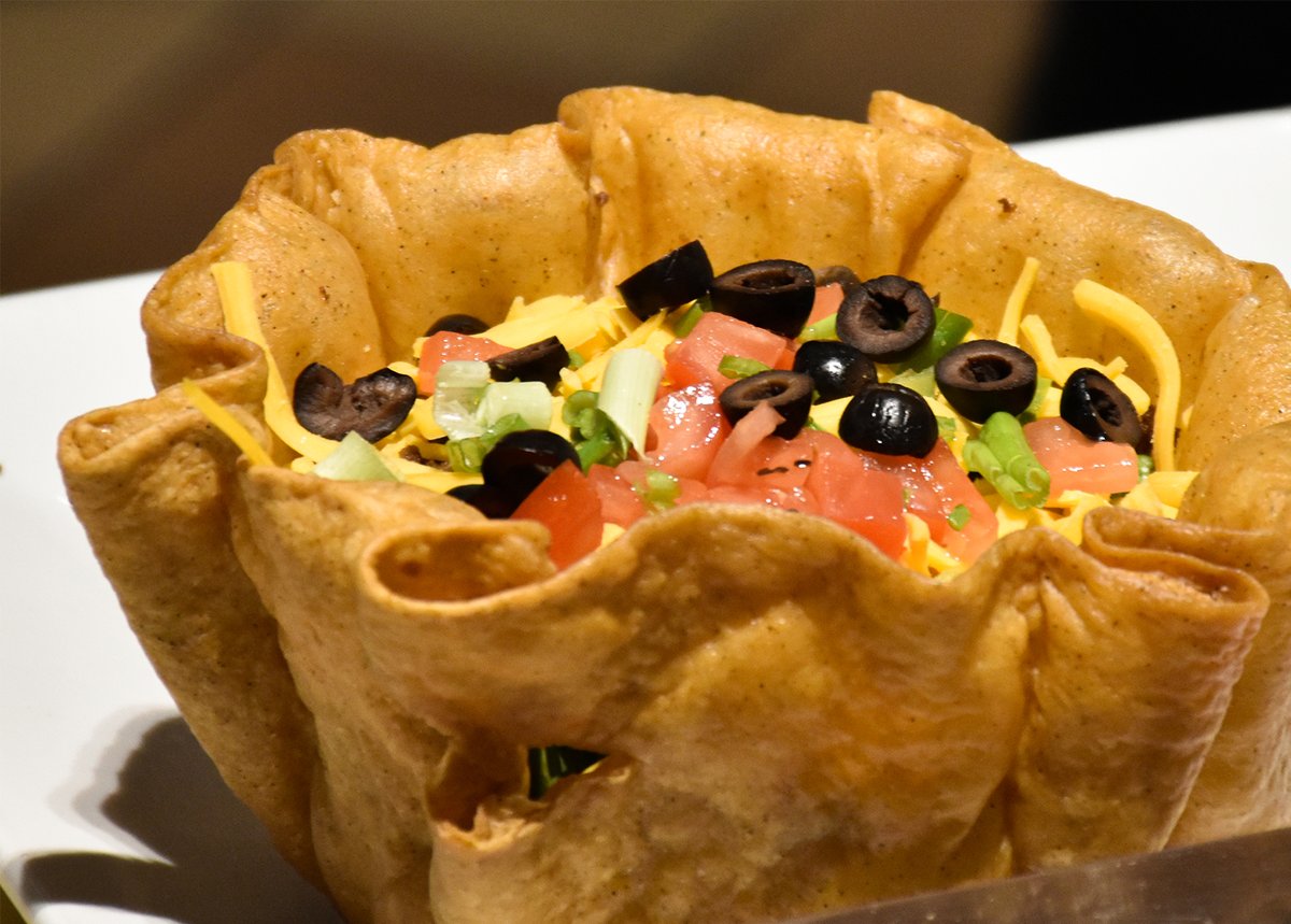 7CedarsCasino's tweet photo. Better get in on this deliciousness! Taco salad for lunch? Only in Napoli's.
#7cedars #casino #napolis #tacosalad #taco #restaurant #dine #eat #foodie #food #tasty #lunch #sequimwa #video #process https://t.co/73ynBtRWaZ