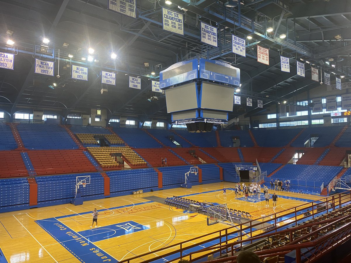 TIS_MensBB's tweet photo. Our Boys Are Ready For Camp! #HalsteadDragons #Family #RockChalk https://t.co/k5NHAoElkN