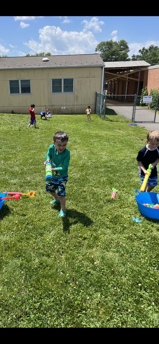 RaskPrek's tweet photo. It was a GREAT DAY for water play 💦 thank you room parents. It was wonderful 💚 #BearTavernPride #HVPK https://t.co/IROYRw0wnb