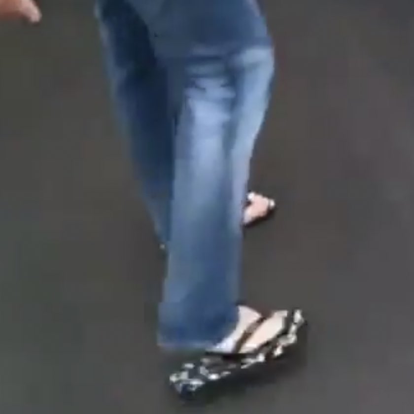 Amor_infinitLs's tweet photo. “é só um chinelo!” 
não… é um pedaço da história. https://t.co/k1pd39ERMM