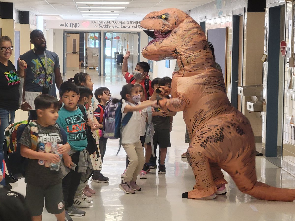 kafenimo's tweet photo. Fun times at Bradfield Summer School with a visit from a dancing TRex!
#TheGISDEffect
#GISDSummerSchool2022 https://t.co/MwRcsO4Tm6