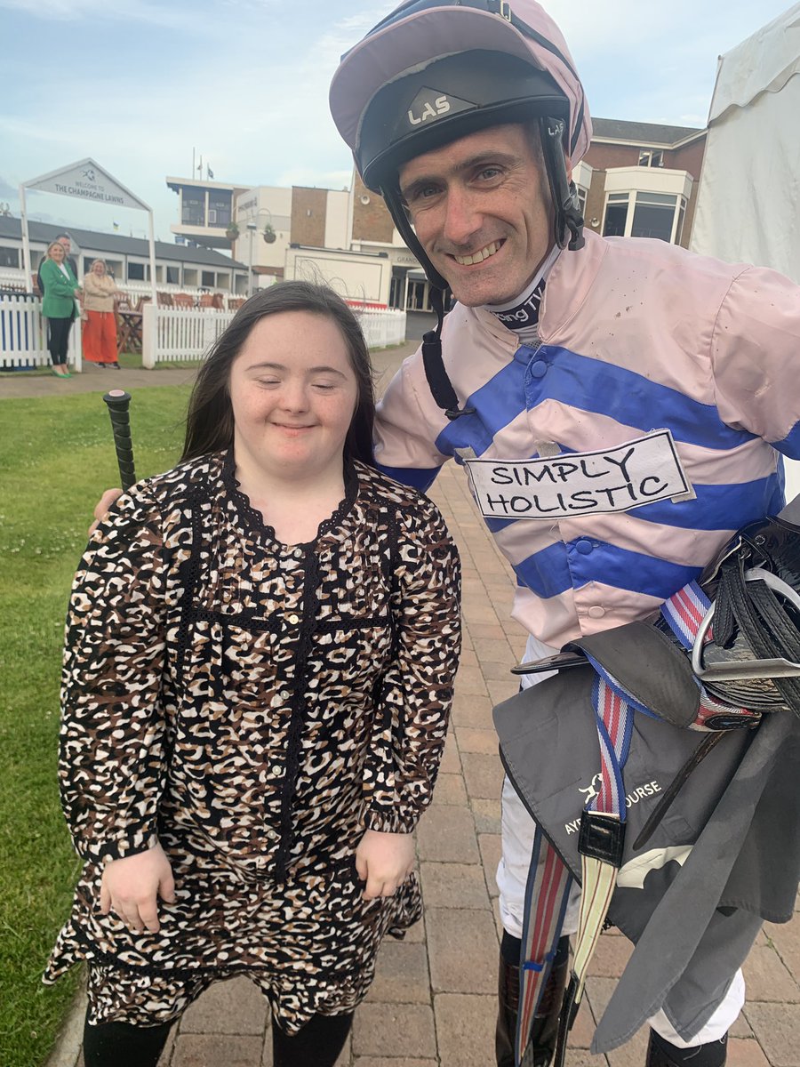 Katie with her favourite jockey Paul, since her boyfriend Midge fecked off. Thats him dumped😂😳