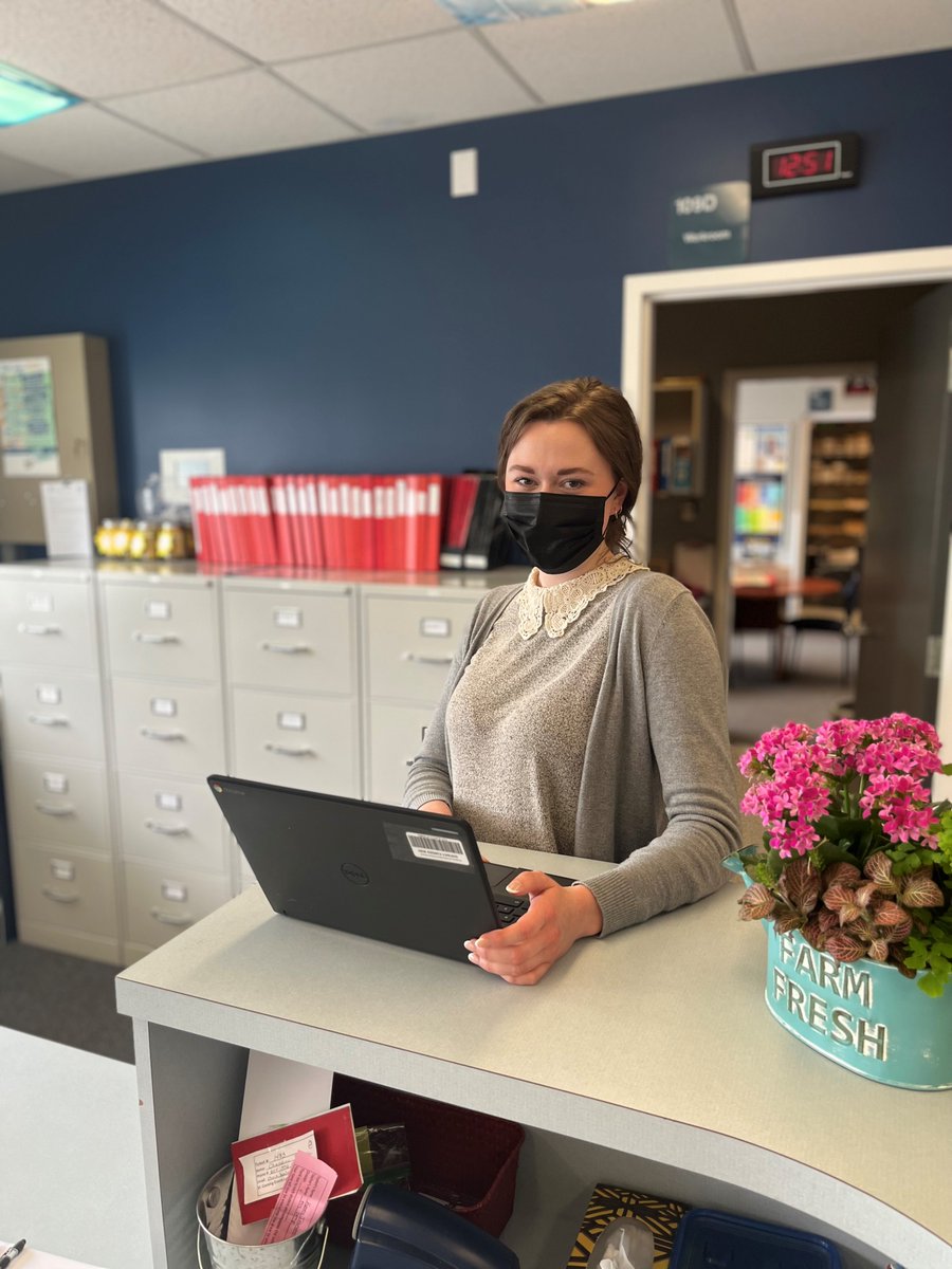 ABTatUFV's tweet photo. A huge thank you to Jackson Elementary and @AbbotsfordSD34 for your support of #ABTatUFV students on their office administration practicums. I love this pic of @johanna_spuls looking so confident on #ABTPracticum! @goUFV
📷 Brenda N, Jackson Elementary https://t.co/7qst379d98