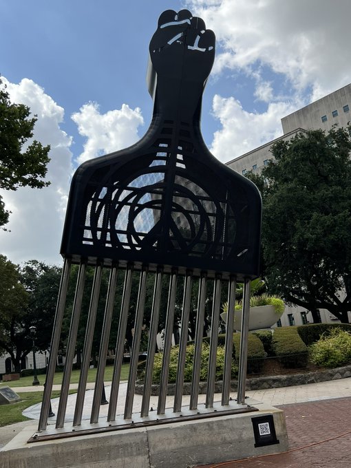 New Orleans’ Democratic mayor unveils giant hair pick to celebrate Juneteenth, promptly gets roasted: ‘This is a joke’