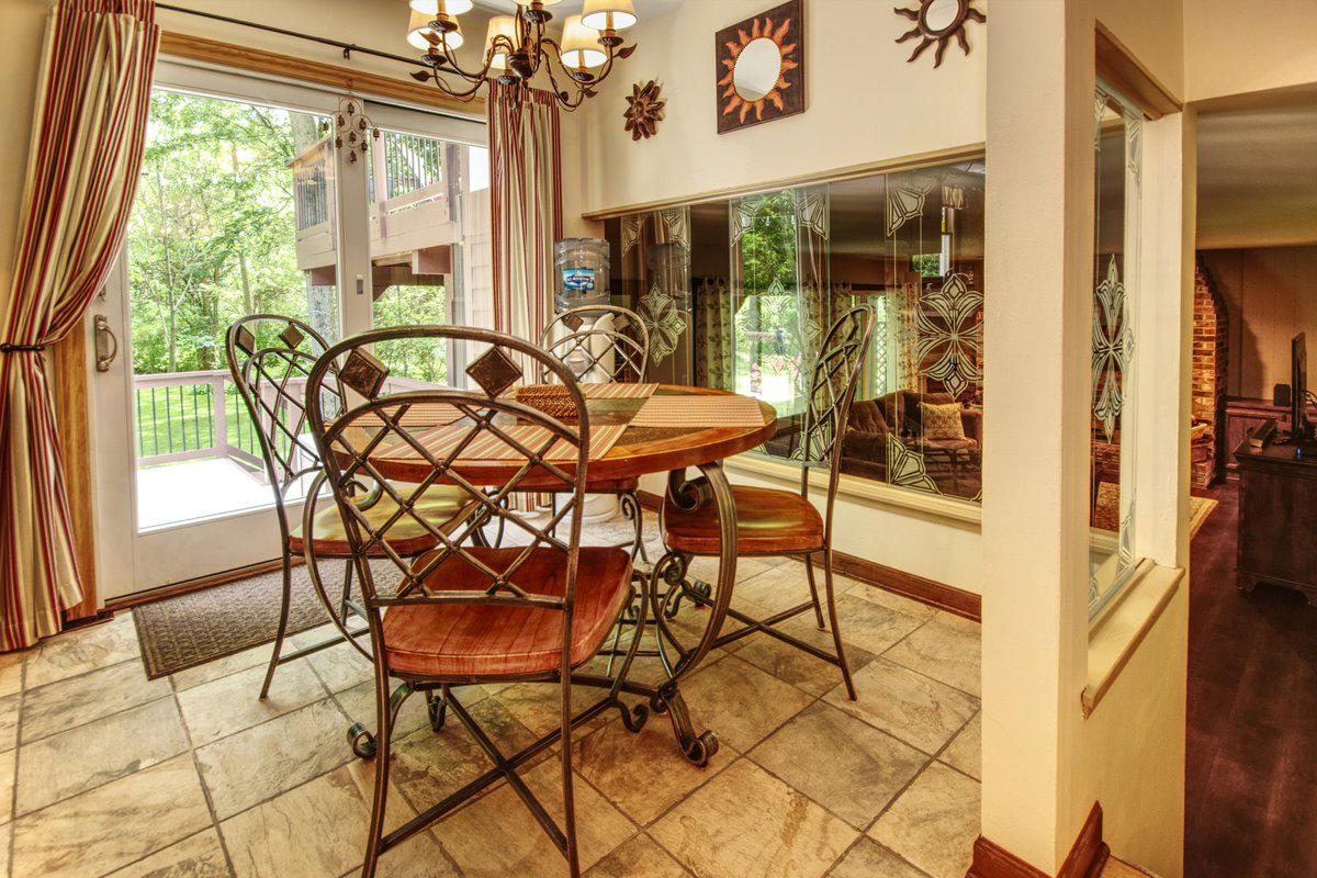 DawnDause's tweet photo. We have another HOT new LISTING ALERT!
1100 Valencia Dr, Shorewood, IL, 60404
Single Family 
$439,900 💰
Cozy and elegant eating area! 🍴
4 bedrooms, 2.1 baths! 🏰
Brick fireplace! 🔥
Don't wait and miss out - make this one YOURS today!
Details 📃:
https://t.co/iP8q1v4OFO https://t.co/Ye6GwZaOfx