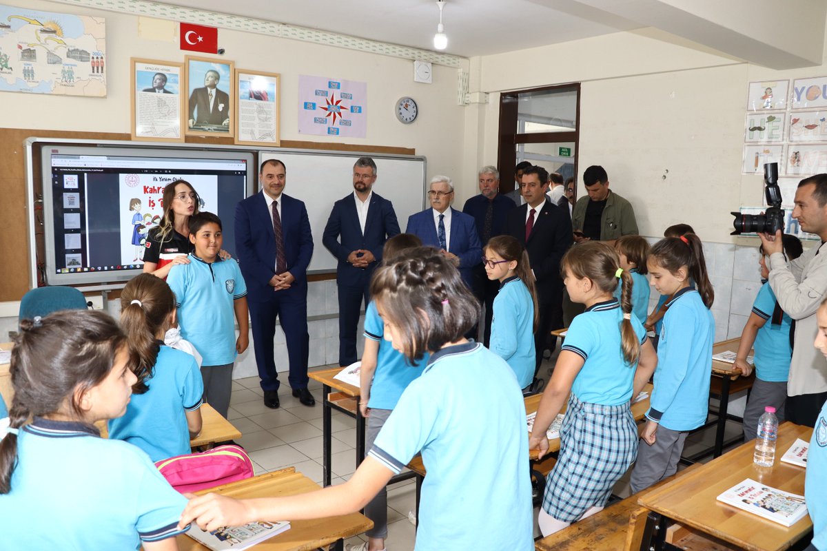 Kahramanlar iş başında çünkü ilk yardım hayat kurtarır 🚑
<a href="/valicetinoktay/">Çetin Oktay Kaldırım</a> 
<a href="/ebubekirsavasci/">Ebubekir Sıddık Savaşçı</a> 
<a href="/OzilLevent/">Dr. Levent Özil🇹🇷🇹🇷🇹🇷</a> 
<a href="/ozkan_meb/">Özkan AVCI</a> 
<a href="/cemalunal_/">C.ÜNAL</a> 
@Meb_Abdulhamit
