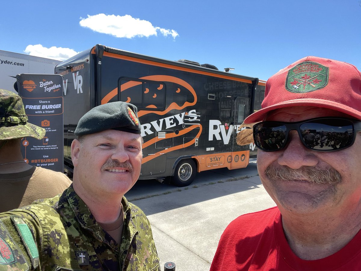 BowyerX's tweet photo. Join us this weekend for the #airshow at #CFBBorden & enjoy #BTBurger @breakfasttv @Sid_Seixeiro @DinaPugliese @HarveysCanada @CanadianForces #16Wing #400Squadron @RCAF_ARC https://t.co/bvW9sjgWiM