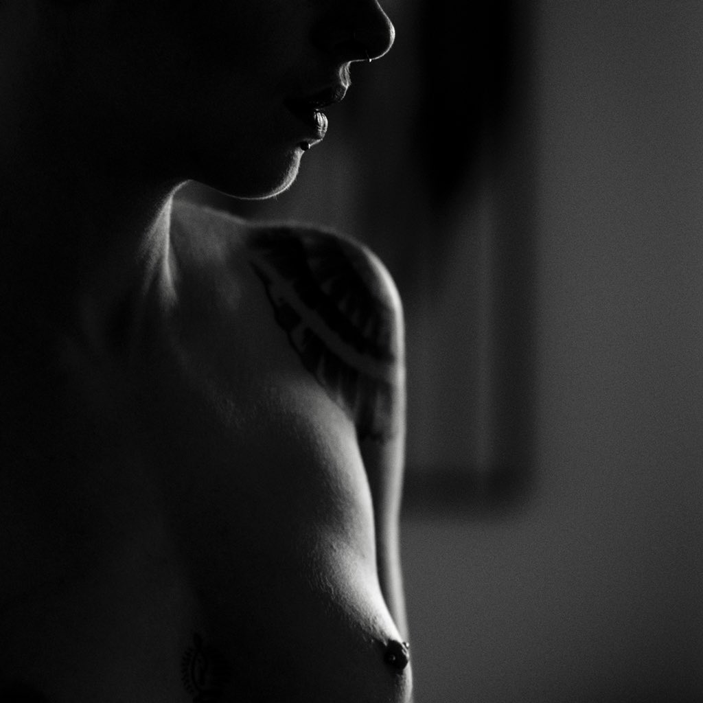 Thatsmeben1's tweet photo. another .. Rosetheoneandonly! #shape #bnw #Availablelight #noir #topless #nudeart
-
after 24km kajak/ 8km walk... I am done - #readytosleep
-
GN #twitter https://t.co/xZP2pE4VpM