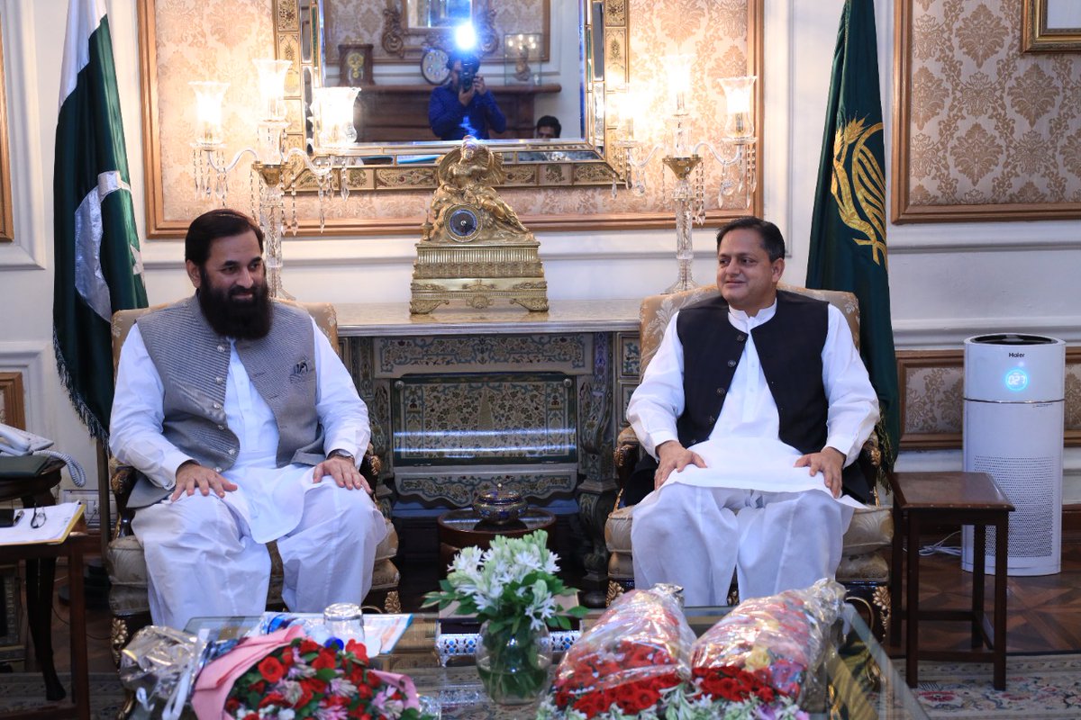 babar_mpa's tweet photo. گورنر ہاؤس لاہور. 
#رانابابرحسینMPA 
کی گورنر پنجاب بلیغ الرحمان سے خصوصی ملاقات. گورنر پنجاب بننے پر مبارکباد دی . https://t.co/kJ5I3B3DlG