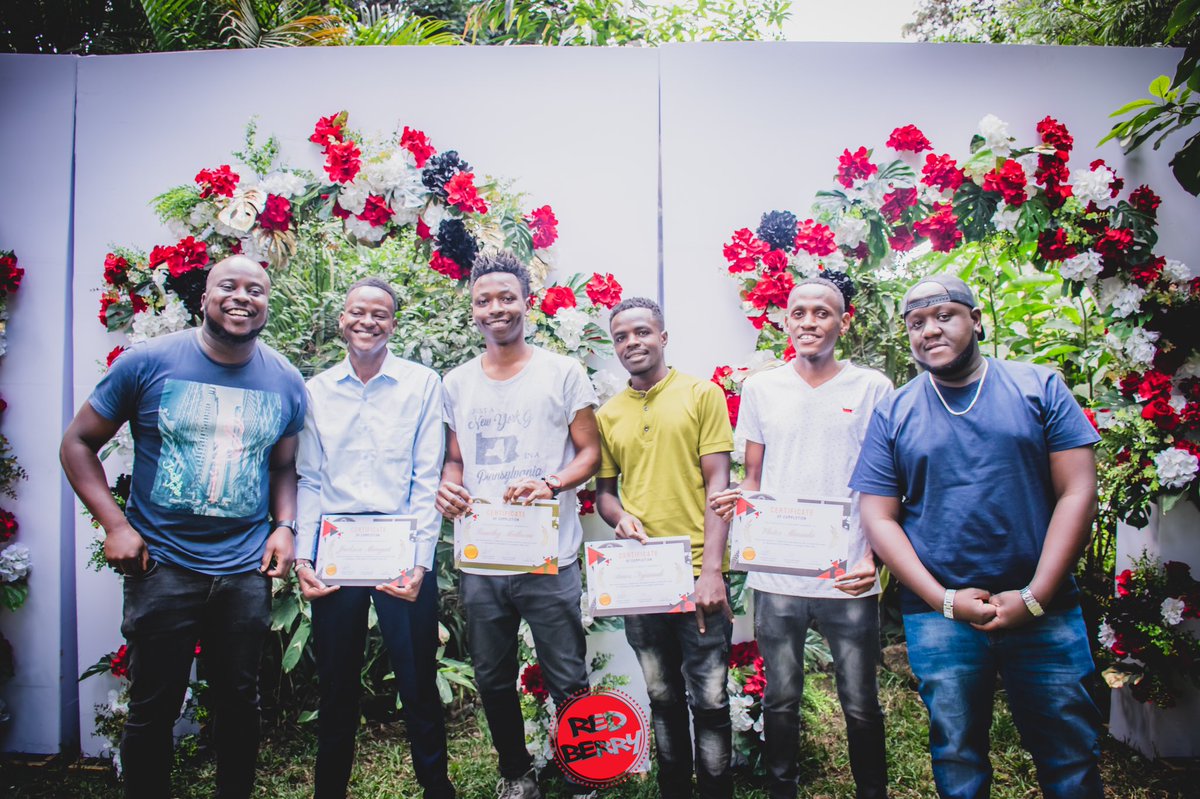 DjJoeMfalme's tweet photo. Earlier today… We successfully held a graduation ceremony for our maiden #MadeOfRed 2.0 students who successfully completed the first level @redberrydjacademy … This could be you all you got to do is sign up at https://t.co/Rt25LRG0WY https://t.co/MGY4XXHbgu