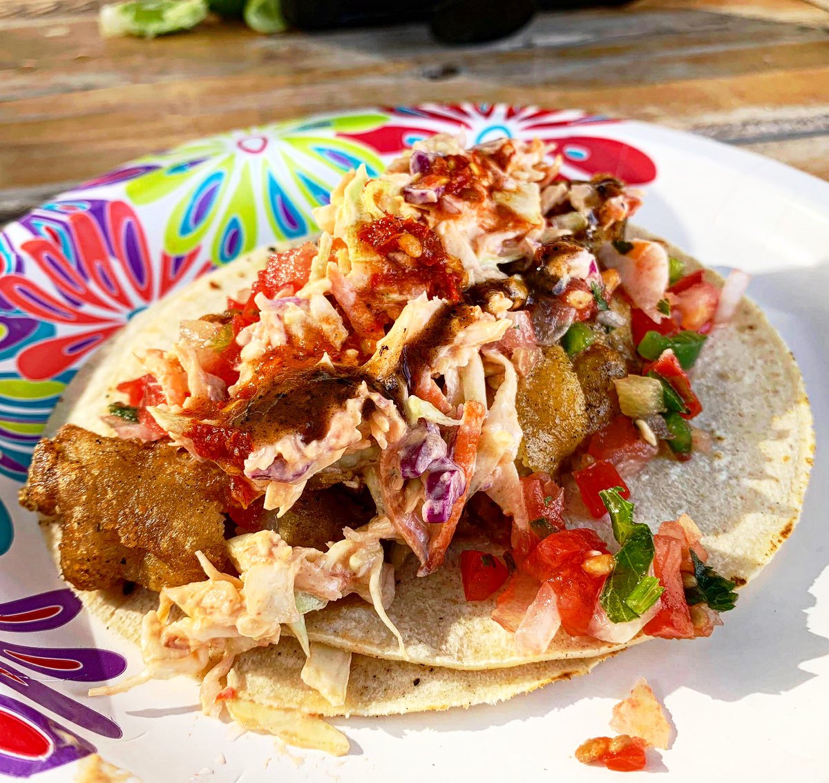 CocomoTaco's tweet photo. Échale salsa al #taco, de pescado capeado, con ensalada de repollo, aderezo de #chipotle, salsa bandera, gaviota y habanero tatemado de @SalsasMexicoLindo
#TacoFish #Hermosillo #Sonora #TacoFishSonora #FishTacos #FishTaco #FoodPorn #foodpics #foodpics #fyp #foryou #parati https://t.co/KBuSG0gtjc