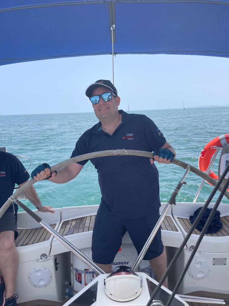 Cuatroochenta's tweet photo. Juan Hontanilla, CCO de Cuatroochenta, en el equipo ganador de la ⛵️ Regata Team Sailing del #ClubCámaraVLC de @camara_valencia en el @rcnvalencia. El Llebeig también contaba con tripulantes de Marie Claire, Elzaburu, Inforges, Nunsys, Infraca, Blatem, BDO y Cámara de Comercio🥇 https://t.co/CdI1O3QI5n