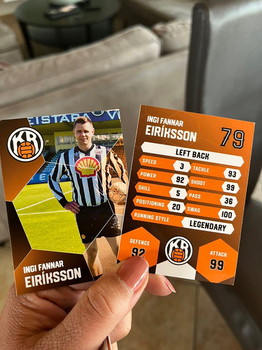 Hver þarf óvini? Svo er maður settur í vinstri bak þegar allir vita að ég sé bestur í holunni eða frammi.